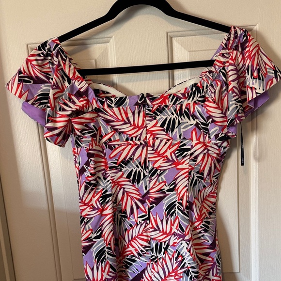 GUESS - Picture 3 of 6